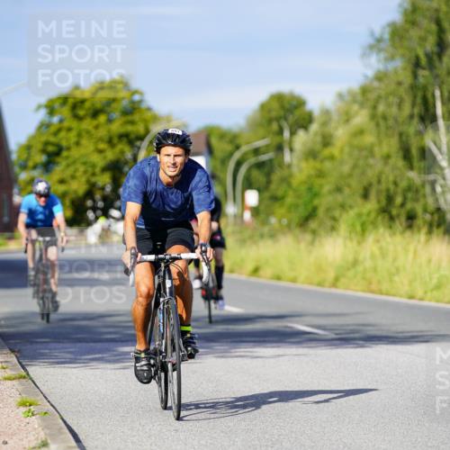 31.08.2025 - Elbe Triathlon Hamburg Michael Burmester http://msf.ph/oto/8666455 31.08.2025 09:36:44 Radfahren 429, 651, 703 meine-sportfotos.de
