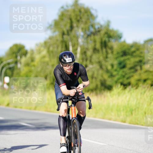 31.08.2025 - Elbe Triathlon Hamburg Michael Burmester http://msf.ph/oto/8666465 31.08.2025 09:36:46 Radfahren 429, 651, 703 meine-sportfotos.de