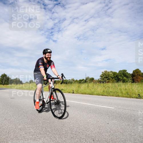 31.08.2025 - Elbe Triathlon Hamburg Michael Burmester http://msf.ph/oto/8666467 31.08.2025 10:31:16 Radfahren 1072, 1132, 1187 meine-sportfotos.de