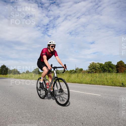 31.08.2025 - Elbe Triathlon Hamburg Michael Burmester http://msf.ph/oto/8666487 31.08.2025 10:31:45 Radfahren 868, 906, 1014, 1143 meine-sportfotos.de