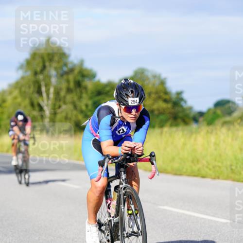 31.08.2025 - Elbe Triathlon Hamburg Michael Burmester http://msf.ph/oto/8666534 31.08.2025 09:37:15 Radfahren 254, 325, 557, 626, 638, 677 meine-sportfotos.de