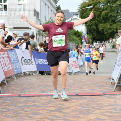31.08.2025 - 21. Blankeneser Heldenlauf Strokosch-Dieckow http://msf.ph/oto/8666550 31.08.2025 11:16:47 Ziel 3452, 3278, 3280 meine-sportfotos.de