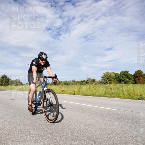 31.08.2025 - Elbe Triathlon Hamburg Michael Burmester http://msf.ph/oto/8666556 31.08.2025 10:33:06 Radfahren 1112, 1116, 1184, 1234, 1243 meine-sportfotos.de