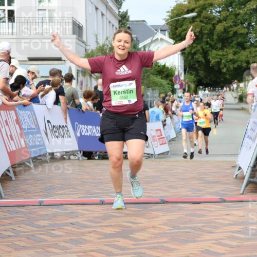 31.08.2025 - 21. Blankeneser Heldenlauf Strokosch-Dieckow http://msf.ph/oto/8666557 31.08.2025 11:16:47 Ziel 3452, 3278, 3280 meine-sportfotos.de