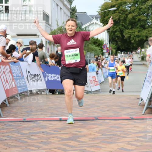 31.08.2025 - 21. Blankeneser Heldenlauf Strokosch-Dieckow http://msf.ph/oto/8666564 31.08.2025 11:16:47 Ziel 3452, 3278, 3280 meine-sportfotos.de