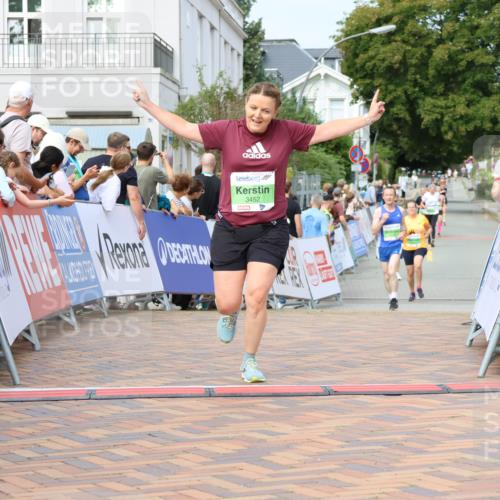 31.08.2025 - 21. Blankeneser Heldenlauf Strokosch-Dieckow http://msf.ph/oto/8666601 31.08.2025 11:16:47 Ziel 3452, 3278, 3280 meine-sportfotos.de