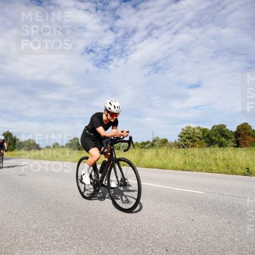 31.08.2025 - Elbe Triathlon Hamburg Michael Burmester http://msf.ph/oto/8666606 31.08.2025 10:33:43 Radfahren 758, 820, 823, 825, 869, 1223 meine-sportfotos.de