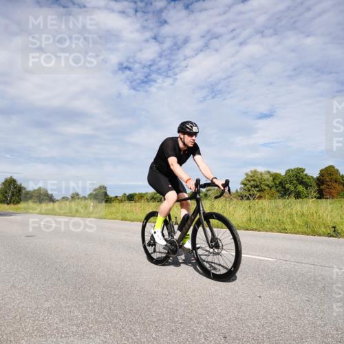 31.08.2025 - Elbe Triathlon Hamburg Michael Burmester http://msf.ph/oto/8666622 31.08.2025 10:34:08 Radfahren 909, 1090, 1136, 1190, 1225 meine-sportfotos.de