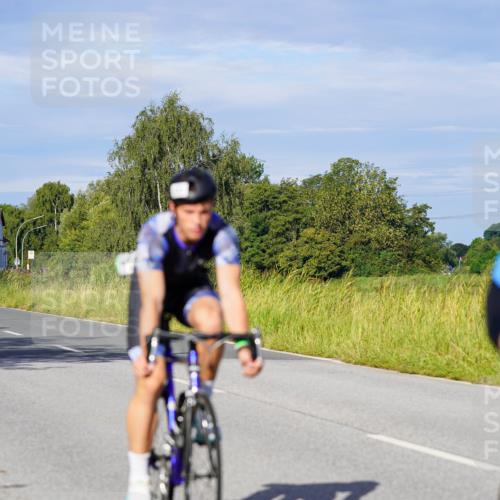 31.08.2025 - Elbe Triathlon Hamburg Michael Burmester http://msf.ph/oto/8666626 31.08.2025 09:37:40 Radfahren 386, 389, 575, 587, 925 meine-sportfotos.de