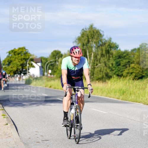 31.08.2025 - Elbe Triathlon Hamburg Michael Burmester http://msf.ph/oto/8666637 31.08.2025 09:37:43 Radfahren 371, 389, 587, 704 meine-sportfotos.de