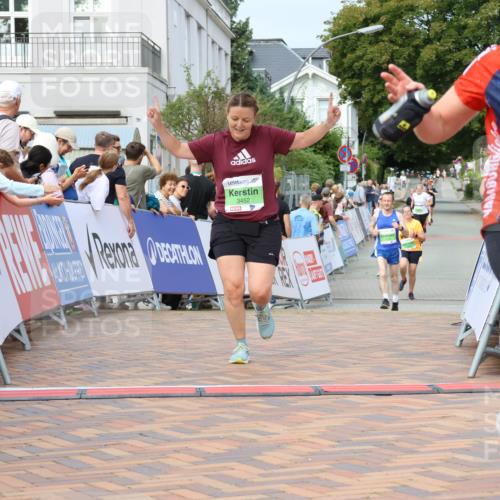 31.08.2025 - 21. Blankeneser Heldenlauf Strokosch-Dieckow http://msf.ph/oto/8666638 31.08.2025 11:16:46 Ziel 3452, 3278, 3280 meine-sportfotos.de
