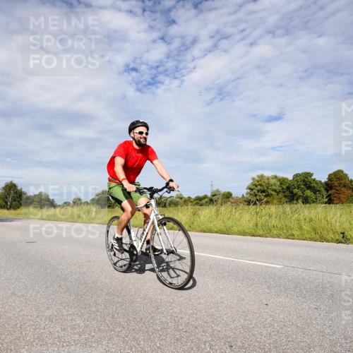 31.08.2025 - Elbe Triathlon Hamburg Michael Burmester http://msf.ph/oto/8666640 31.08.2025 10:34:26 Radfahren 1146, 1176 meine-sportfotos.de