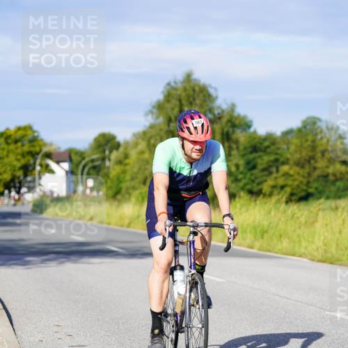 31.08.2025 - Elbe Triathlon Hamburg Michael Burmester http://msf.ph/oto/8666641 31.08.2025 09:37:43 Radfahren 371, 389, 587, 704 meine-sportfotos.de