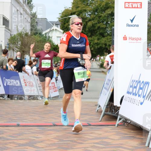 31.08.2025 - 21. Blankeneser Heldenlauf Strokosch-Dieckow http://msf.ph/oto/8666650 31.08.2025 11:16:45 Ziel 3452, 3278, 3280 meine-sportfotos.de