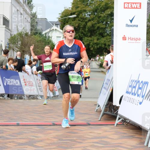 31.08.2025 - 21. Blankeneser Heldenlauf Strokosch-Dieckow http://msf.ph/oto/8666674 31.08.2025 11:16:45 Ziel 3452, 3278, 3280 meine-sportfotos.de