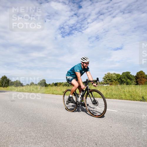 31.08.2025 - Elbe Triathlon Hamburg Michael Burmester http://msf.ph/oto/8666738 31.08.2025 10:36:03 Radfahren 760, 781, 828, 911, 915, 1199, 1217, 1229, 1242 meine-sportfotos.de