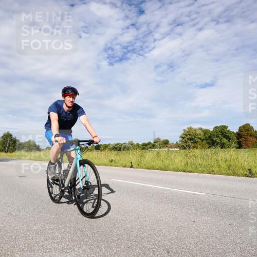 31.08.2025 - Elbe Triathlon Hamburg Michael Burmester http://msf.ph/oto/8666751 31.08.2025 10:36:11 Radfahren 781, 807, 828, 1000, 1001, 1009, 1217, 1245 meine-sportfotos.de