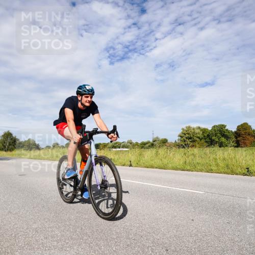 31.08.2025 - Elbe Triathlon Hamburg Michael Burmester http://msf.ph/oto/8666769 31.08.2025 10:36:29 Radfahren 877, 1007, 1012 meine-sportfotos.de