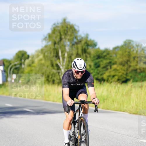 31.08.2025 - Elbe Triathlon Hamburg Michael Burmester http://msf.ph/oto/8666804 31.08.2025 09:38:29 Radfahren 454, 507, 701 meine-sportfotos.de