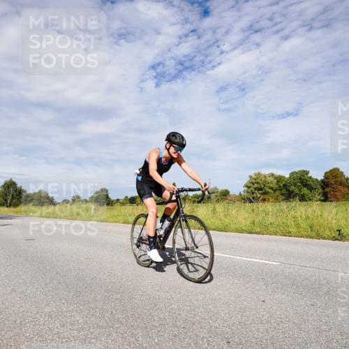 31.08.2025 - Elbe Triathlon Hamburg Michael Burmester http://msf.ph/oto/8666832 31.08.2025 10:37:14 Radfahren 808, 822, 880, 931, 984, 989, 1052, 1063, 1086, 1192 meine-sportfotos.de