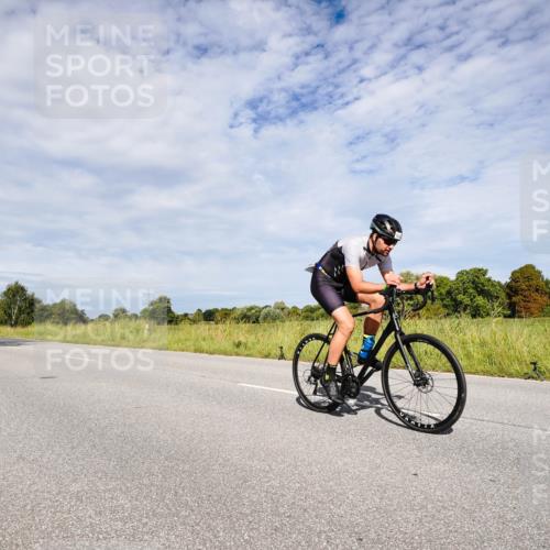 31.08.2025 - Elbe Triathlon Hamburg Michael Burmester http://msf.ph/oto/8666862 31.08.2025 10:37:55 Radfahren 749, 950, 1049, 1051, 1070, 1166 meine-sportfotos.de