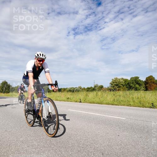 31.08.2025 - Elbe Triathlon Hamburg Michael Burmester http://msf.ph/oto/8666890 31.08.2025 10:38:18 Radfahren 824, 832, 844, 965, 1016, 1047, 1048, 1152 meine-sportfotos.de