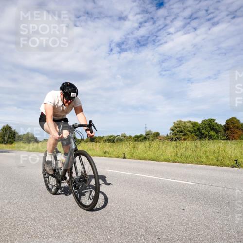 31.08.2025 - Elbe Triathlon Hamburg Michael Burmester http://msf.ph/oto/8666943 31.08.2025 10:39:00 Radfahren 995, 996, 1018, 1122 meine-sportfotos.de