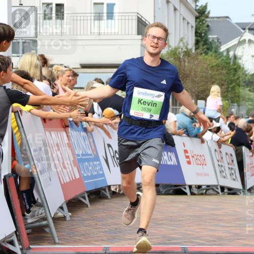 31.08.2025 - 21. Blankeneser Heldenlauf Strokosch-Dieckow http://msf.ph/oto/8666954 31.08.2025 10:57:51 Ziel 3559, 3421, 3460, 3539 meine-sportfotos.de