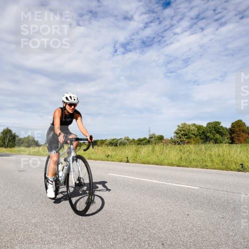 31.08.2025 - Elbe Triathlon Hamburg Michael Burmester http://msf.ph/oto/8666955 31.08.2025 10:39:15 Radfahren 842, 871, 979, 1278 meine-sportfotos.de