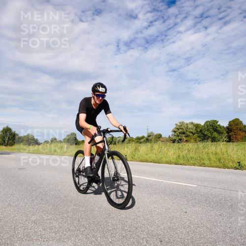 31.08.2025 - Elbe Triathlon Hamburg Michael Burmester http://msf.ph/oto/8667001 31.08.2025 10:39:56 Radfahren 962, 994, 1145, 1158 meine-sportfotos.de