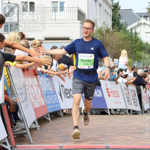 31.08.2025 - 21. Blankeneser Heldenlauf Strokosch-Dieckow http://msf.ph/oto/8667005 31.08.2025 10:57:50 Ziel 3559, 3421, 3539 meine-sportfotos.de