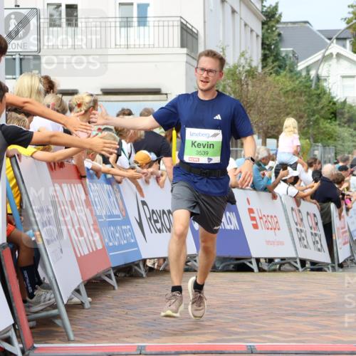 31.08.2025 - 21. Blankeneser Heldenlauf Strokosch-Dieckow http://msf.ph/oto/8667014 31.08.2025 10:57:50 Ziel 3559, 3421, 3539 meine-sportfotos.de