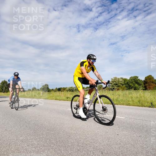 31.08.2025 - Elbe Triathlon Hamburg Michael Burmester http://msf.ph/oto/8667030 31.08.2025 10:40:44 Radfahren 818, 1039, 1043, 1060 meine-sportfotos.de