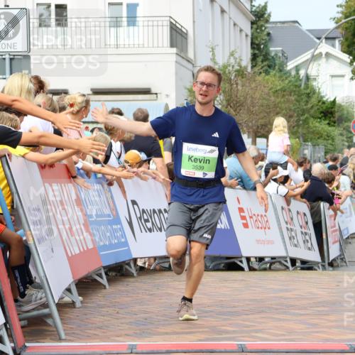 31.08.2025 - 21. Blankeneser Heldenlauf Strokosch-Dieckow http://msf.ph/oto/8667032 31.08.2025 10:57:50 Ziel 3559, 3421, 3539 meine-sportfotos.de