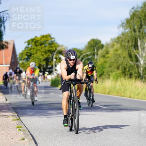 31.08.2025 - Elbe Triathlon Hamburg Michael Burmester http://msf.ph/oto/8667059 31.08.2025 09:40:04 Radfahren 334, 348, 418, 432, 471, 499, 536, 576, 652, 698, 725 meine-sportfotos.de