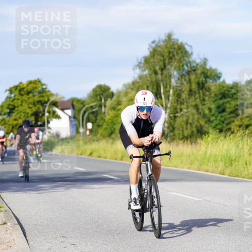 31.08.2025 - Elbe Triathlon Hamburg Michael Burmester http://msf.ph/oto/8667075 31.08.2025 09:40:09 Radfahren 265, 316, 348, 434, 471, 499, 525, 652, 698, 725 meine-sportfotos.de