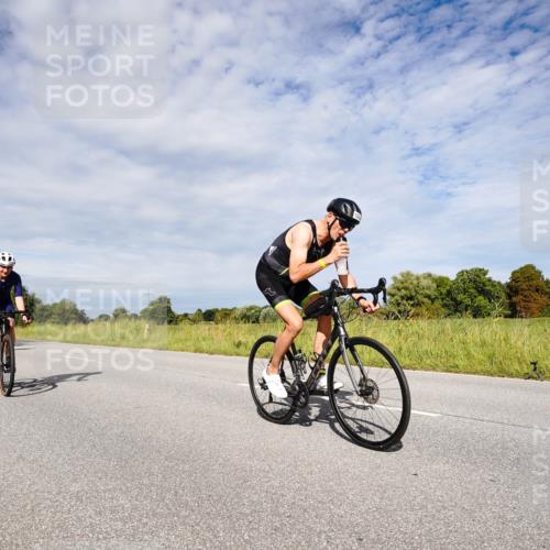 31.08.2025 - Elbe Triathlon Hamburg Michael Burmester http://msf.ph/oto/8667120 31.08.2025 10:42:30 Radfahren 954, 973, 1008, 1026, 1055, 1160, 1303, 1321, 1323 meine-sportfotos.de