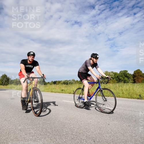 31.08.2025 - Elbe Triathlon Hamburg Michael Burmester http://msf.ph/oto/8667126 31.08.2025 10:42:32 Radfahren 954, 973, 1008, 1026, 1055, 1105, 1160, 1303, 1321, 1323 meine-sportfotos.de