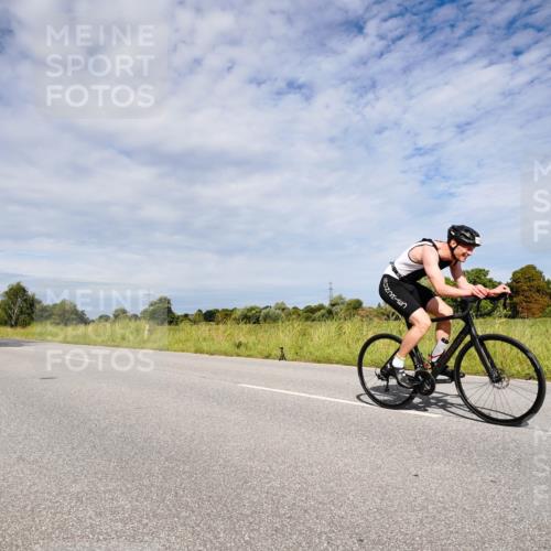 31.08.2025 - Elbe Triathlon Hamburg Michael Burmester http://msf.ph/oto/8667134 31.08.2025 10:42:36 Radfahren 863, 966, 1013, 1026, 1105, 1160, 1303, 1321 meine-sportfotos.de