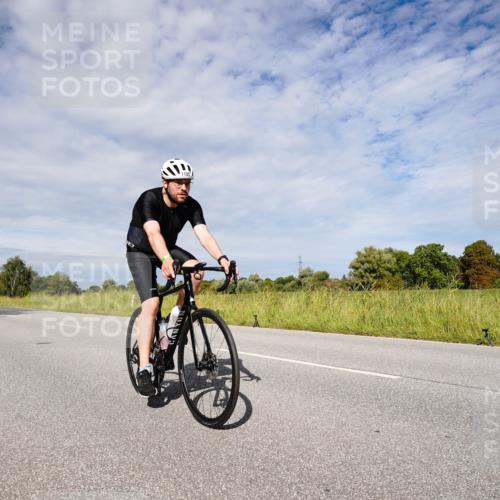 31.08.2025 - Elbe Triathlon Hamburg Michael Burmester http://msf.ph/oto/8667137 31.08.2025 10:42:39 Radfahren 863, 966, 1013, 1105, 1154, 1160 meine-sportfotos.de