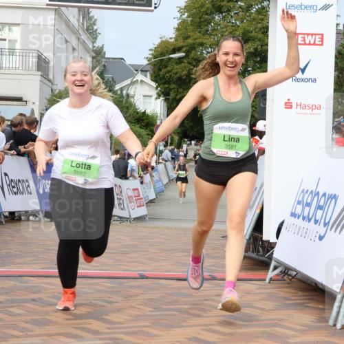 31.08.2025 - 21. Blankeneser Heldenlauf Strokosch-Dieckow http://msf.ph/oto/8667148 31.08.2025 11:15:49 Ziel 3581, 3582 meine-sportfotos.de