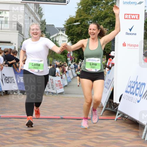 31.08.2025 - 21. Blankeneser Heldenlauf Strokosch-Dieckow http://msf.ph/oto/8667162 31.08.2025 11:15:49 Ziel 3581, 3582 meine-sportfotos.de