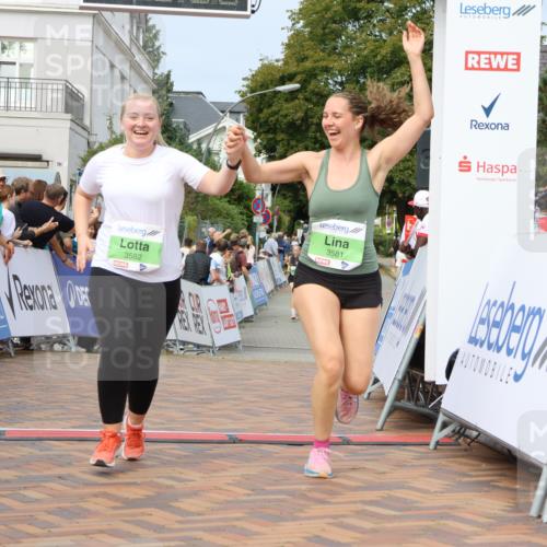 31.08.2025 - 21. Blankeneser Heldenlauf Strokosch-Dieckow http://msf.ph/oto/8667171 31.08.2025 11:15:49 Ziel 3581, 3582 meine-sportfotos.de