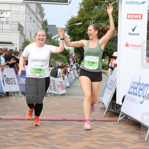 31.08.2025 - 21. Blankeneser Heldenlauf Strokosch-Dieckow http://msf.ph/oto/8667177 31.08.2025 11:15:49 Ziel 3581, 3582 meine-sportfotos.de