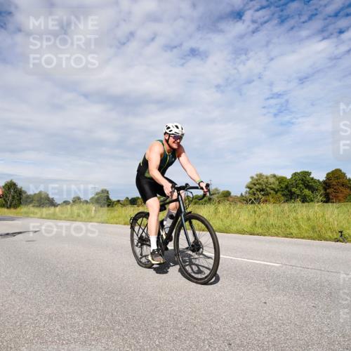 31.08.2025 - Elbe Triathlon Hamburg Michael Burmester http://msf.ph/oto/8667181 31.08.2025 10:43:25 Radfahren 958, 1108, 1227, 1248 meine-sportfotos.de