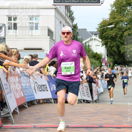 31.08.2025 - 21. Blankeneser Heldenlauf Strokosch-Dieckow http://msf.ph/oto/8667184 31.08.2025 10:57:44 Ziel 3559, 3421, 3045 meine-sportfotos.de