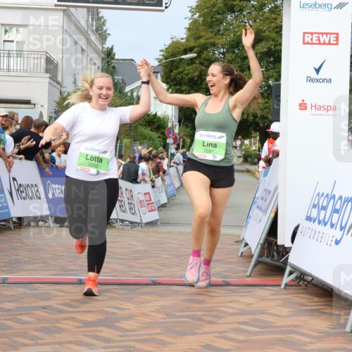 31.08.2025 - 21. Blankeneser Heldenlauf Strokosch-Dieckow http://msf.ph/oto/8667190 31.08.2025 11:15:49 Ziel 3581, 3582 meine-sportfotos.de