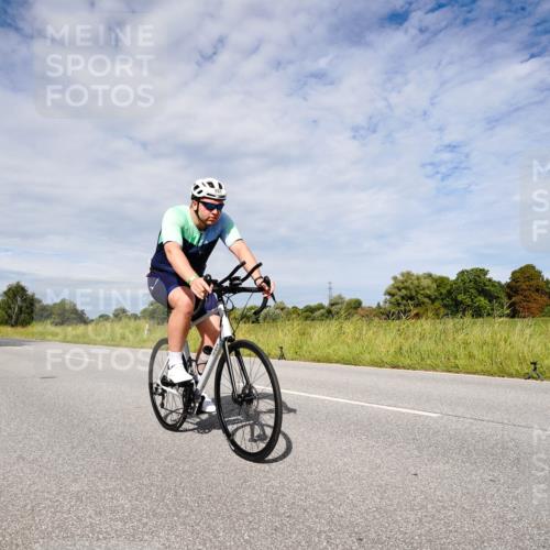 31.08.2025 - Elbe Triathlon Hamburg Michael Burmester http://msf.ph/oto/8667232 31.08.2025 10:44:33 Radfahren 782, 905, 951, 1307, 1313 meine-sportfotos.de