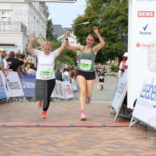 31.08.2025 - 21. Blankeneser Heldenlauf Strokosch-Dieckow http://msf.ph/oto/8667250 31.08.2025 11:15:48 Ziel 3581, 3582 meine-sportfotos.de