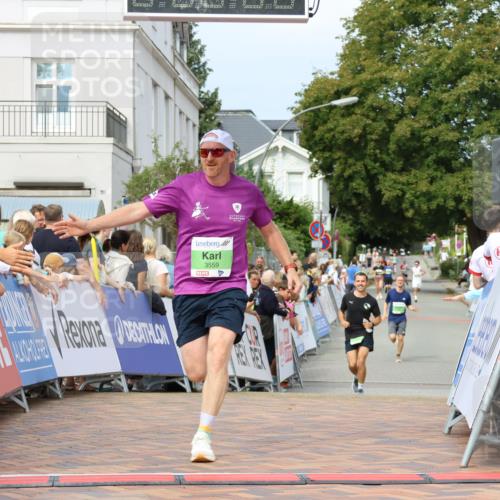 31.08.2025 - 21. Blankeneser Heldenlauf Strokosch-Dieckow http://msf.ph/oto/8667255 31.08.2025 10:57:43 Ziel 3559, 3045, 3012 meine-sportfotos.de